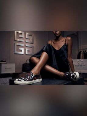 Authentic Givenchy luxury designer metallic printed leather sneakers sz 7